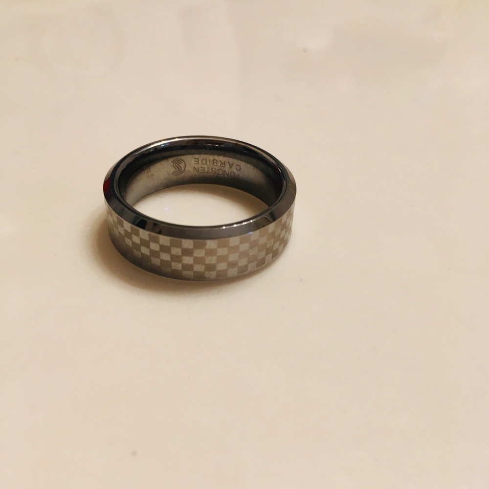 Men’s wedding band